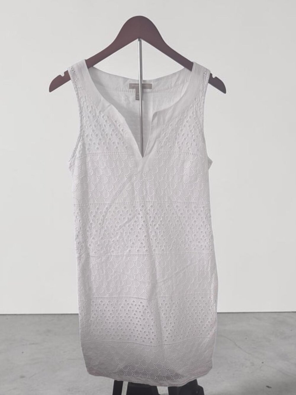Banana Republic White Eyelet Dress – Sleeveless Side Zipper – Size 8